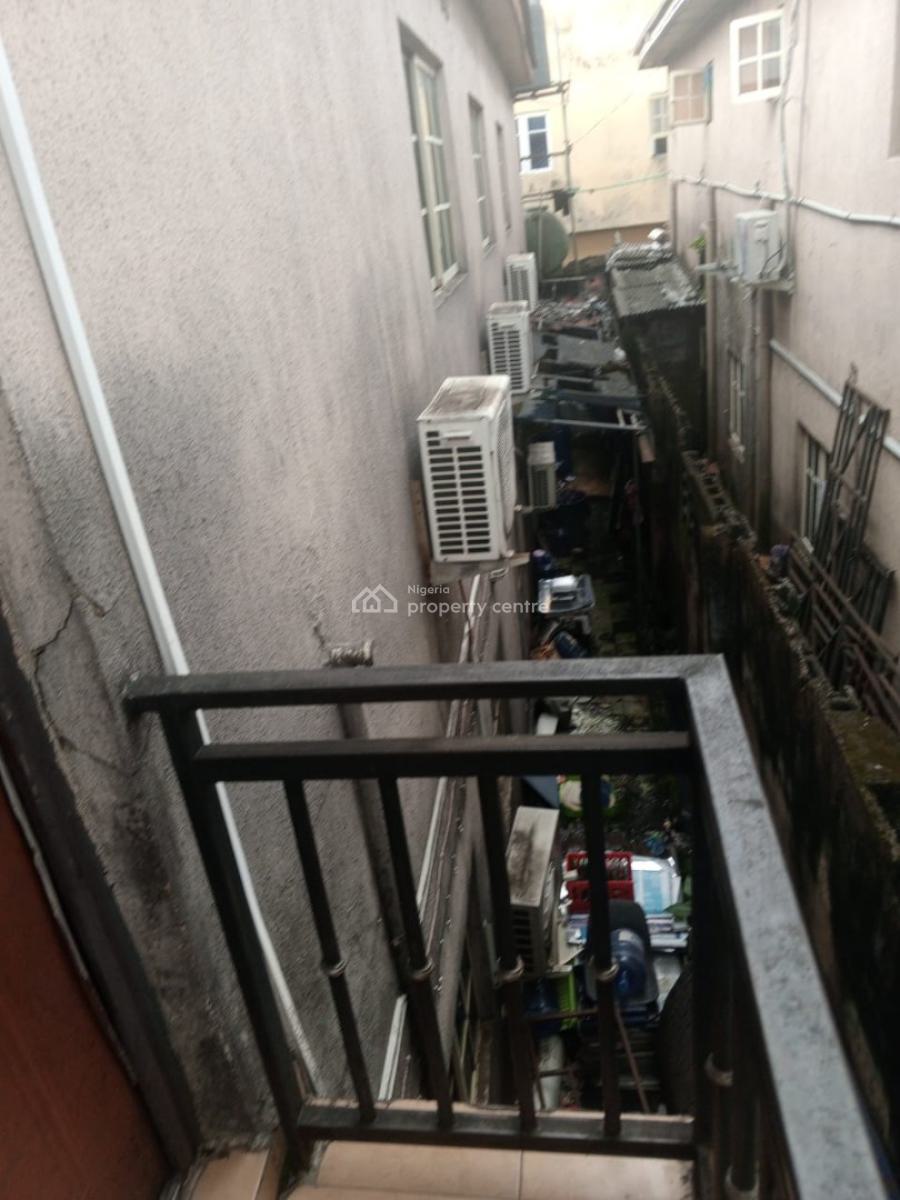 Standard Commercial Property in a Good Location, Shomolu, Lagos, Commercial Property for Sale