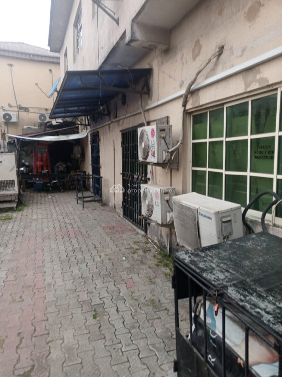 Standard Commercial Property in a Good Location, Shomolu, Lagos, Commercial Property for Sale