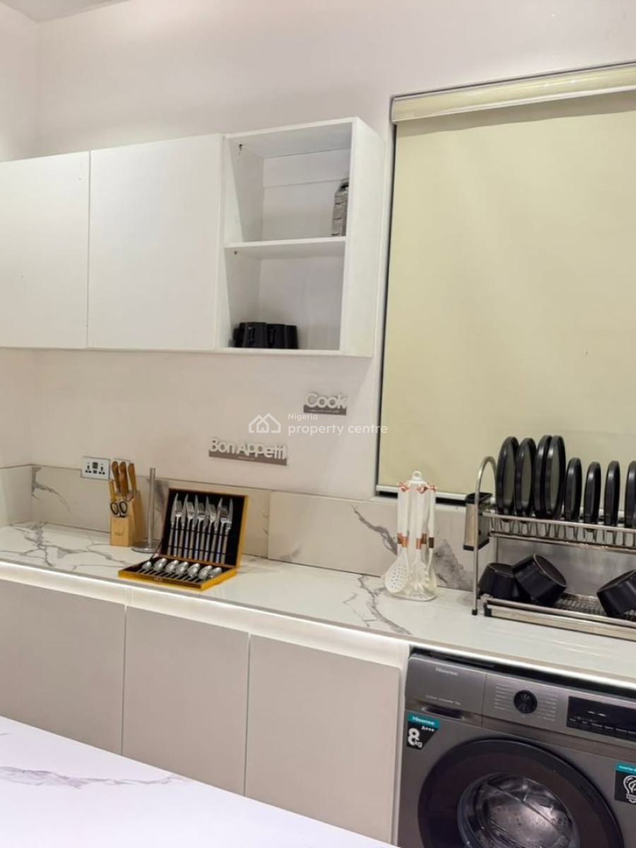 Luxury 1 Bedroom Apartment on The 4th Floor with Swimming Pool and Gym, Lekki Phase 1, Lekki, Lagos, Flat / Apartment Short Let