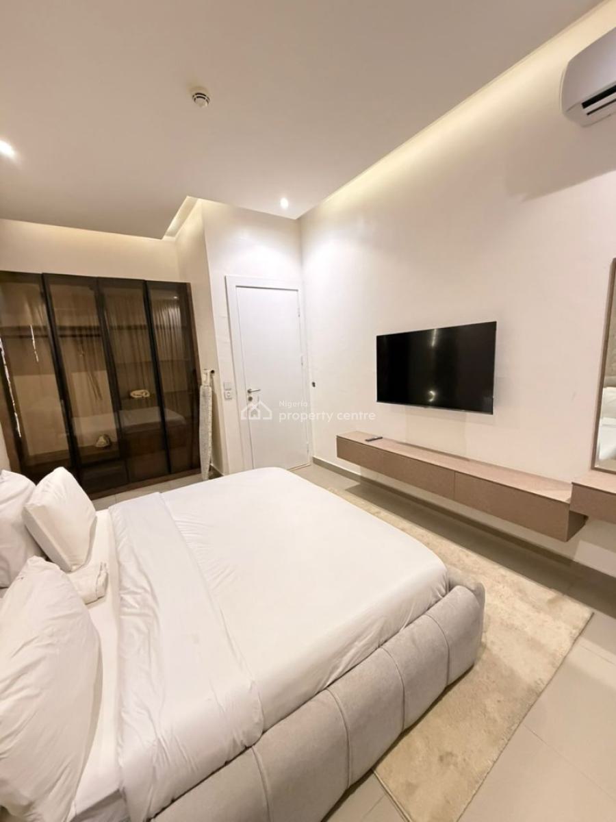Luxury 1 Bedroom Apartment on The 4th Floor with Swimming Pool and Gym, Lekki Phase 1, Lekki, Lagos, Flat / Apartment Short Let