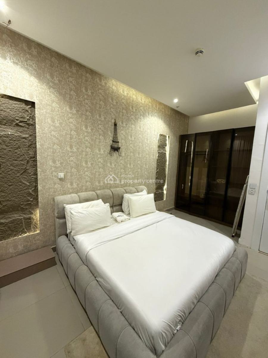 Luxury 1 Bedroom Apartment on The 4th Floor with Swimming Pool and Gym, Lekki Phase 1, Lekki, Lagos, Flat / Apartment Short Let