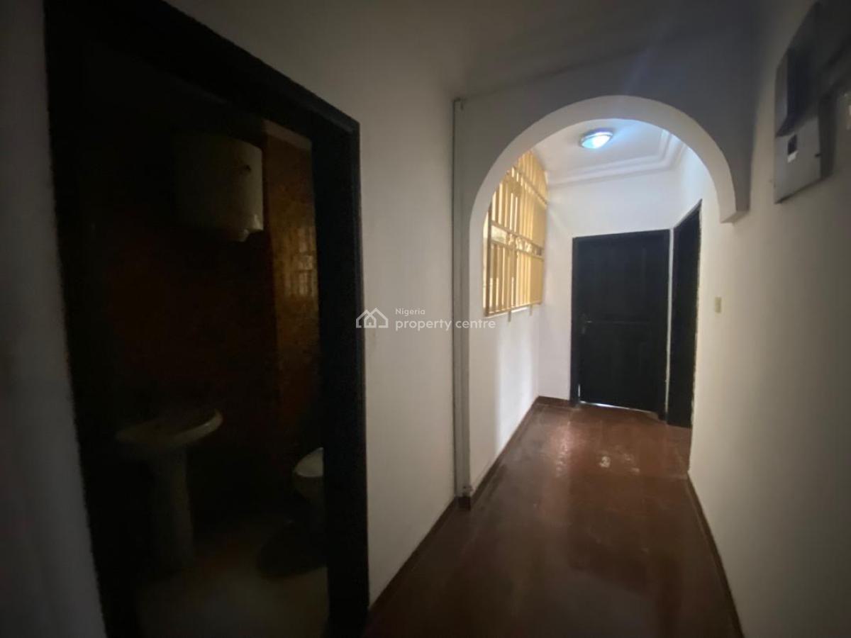 Standard 3 Bedroom Apartment, Lekki Phase 1, Lekki, Lagos, Flat / Apartment for Rent