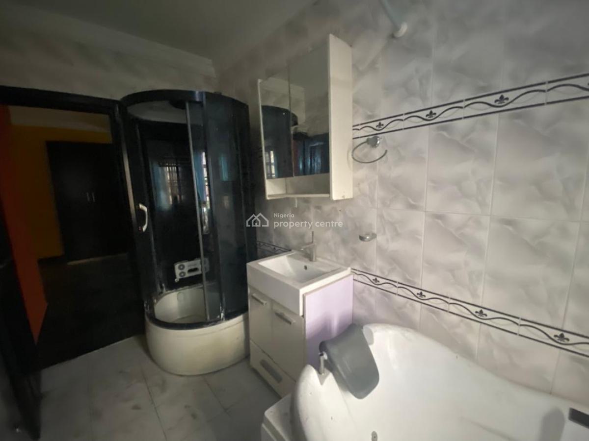 Standard 3 Bedroom Apartment, Lekki Phase 1, Lekki, Lagos, Flat / Apartment for Rent