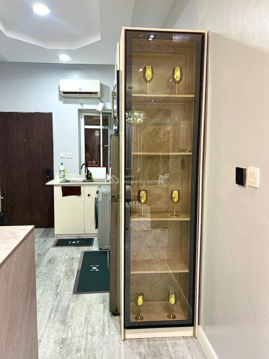 Beautiful and Spacious 3 Bedroom Apartment with Pool, Lekki Phase 1, Lekki, Lagos, Flat / Apartment Short Let