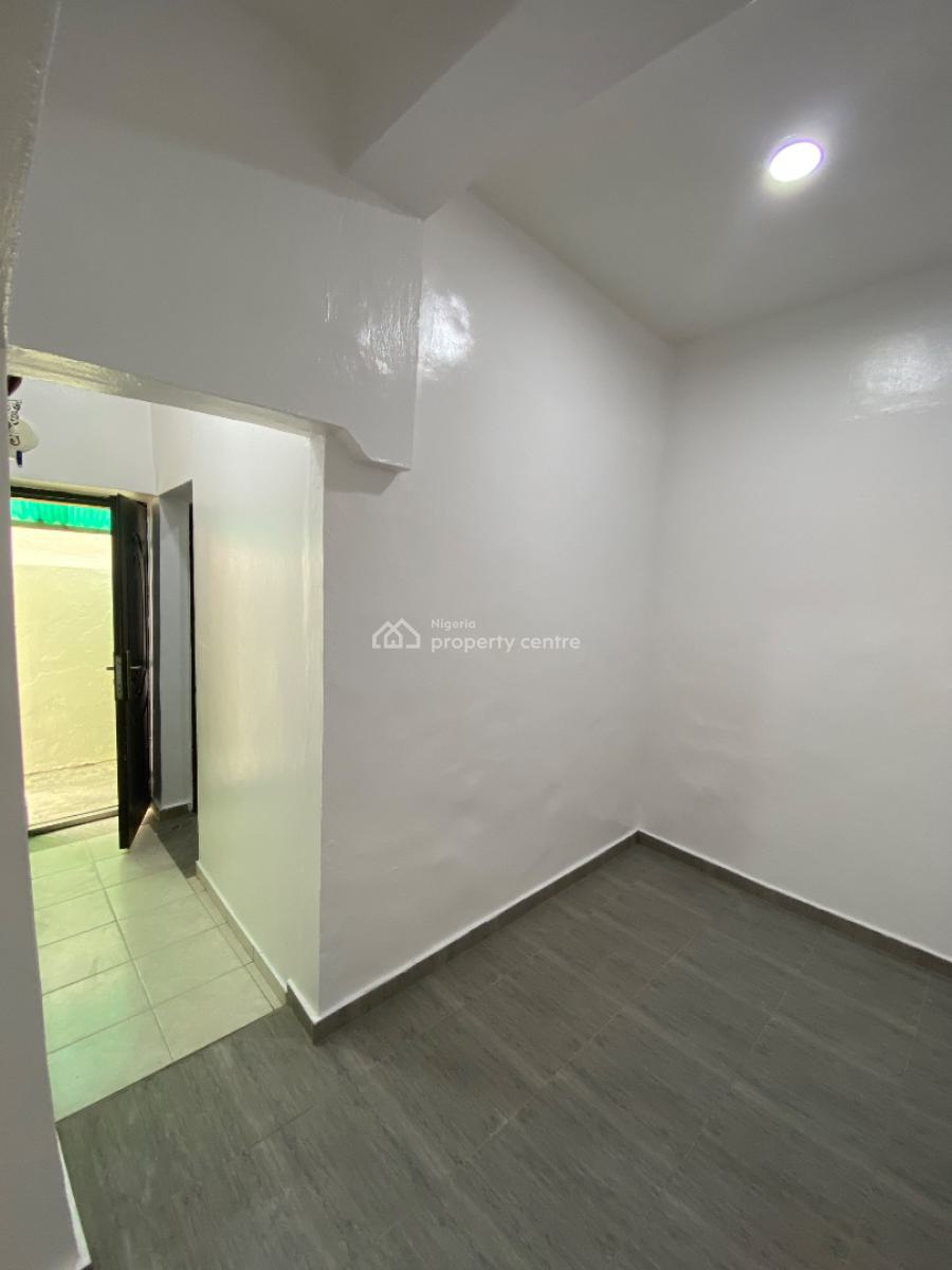 Luxury Room and Parlor Two Toilet  in a Serene Environment, in a Serene Neighborhood, Lekki Phase 1, Lekki, Lagos, Mini Flat (room and Parlour) for Rent