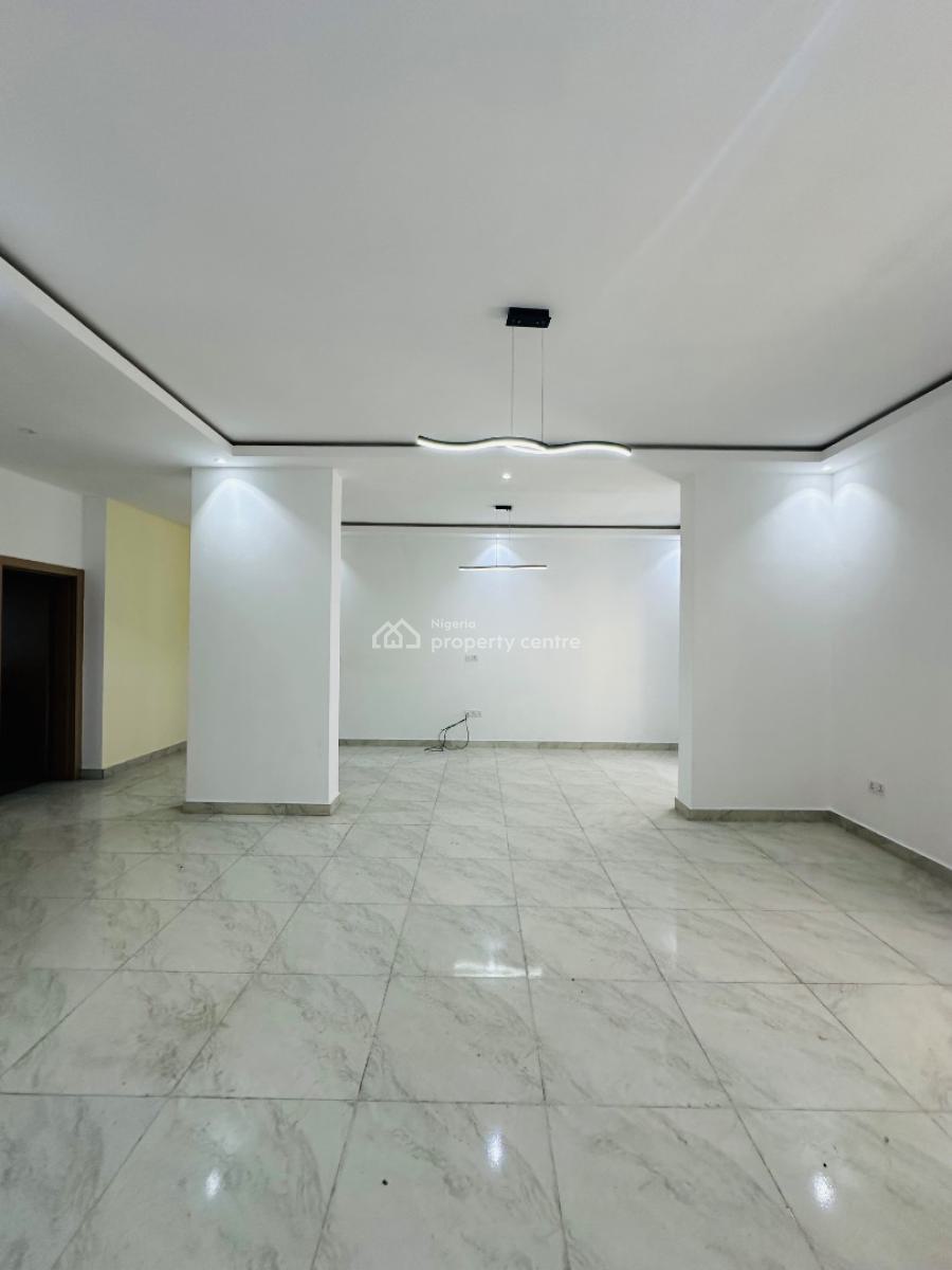Spaciously Built 4 Bedroom Penthouse with Study, Lekki Phase 1, Lekki, Lagos, Flat / Apartment for Rent