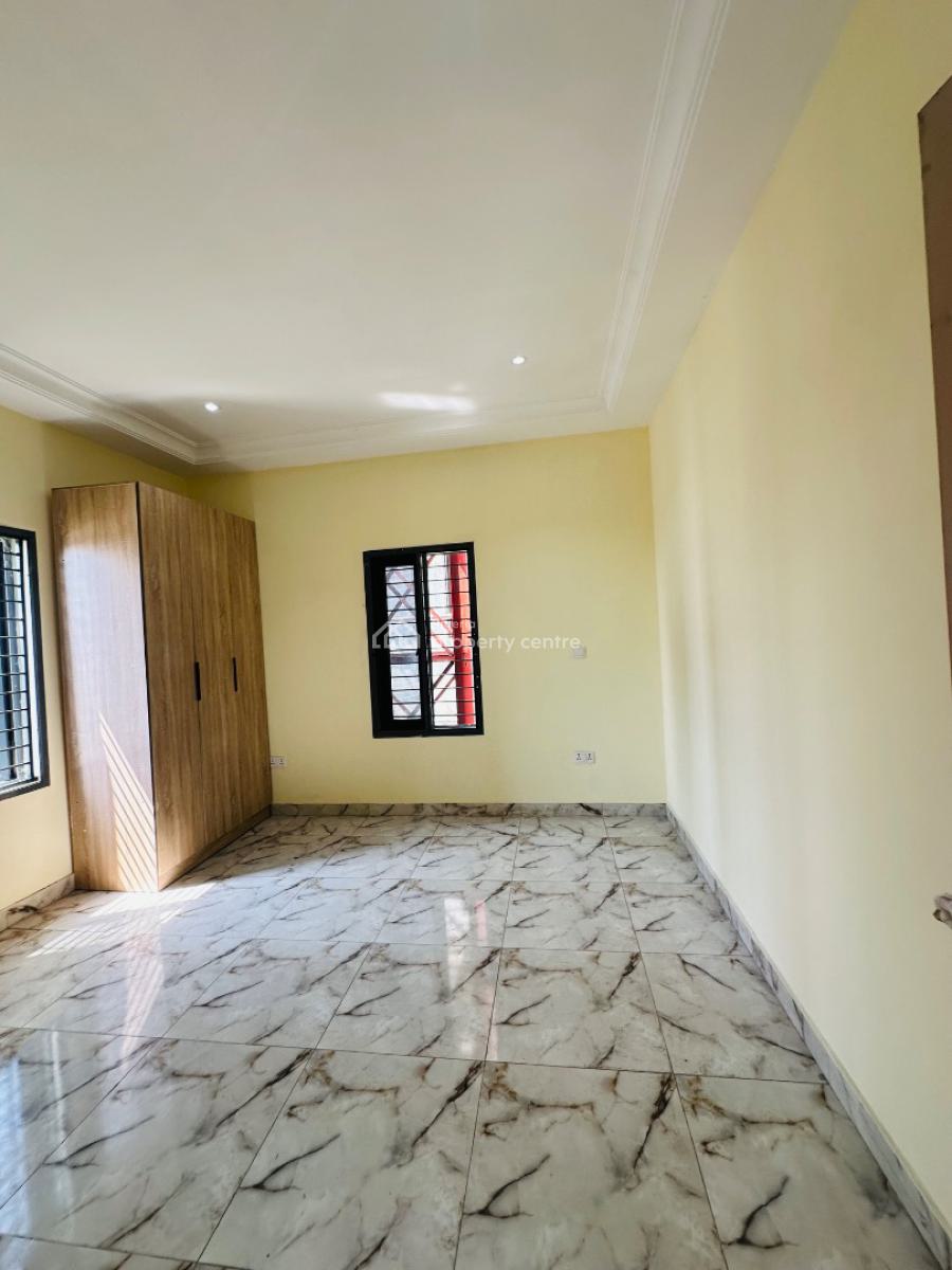 Spaciously Built 4 Bedroom Penthouse with Study, Lekki Phase 1, Lekki, Lagos, Flat / Apartment for Rent
