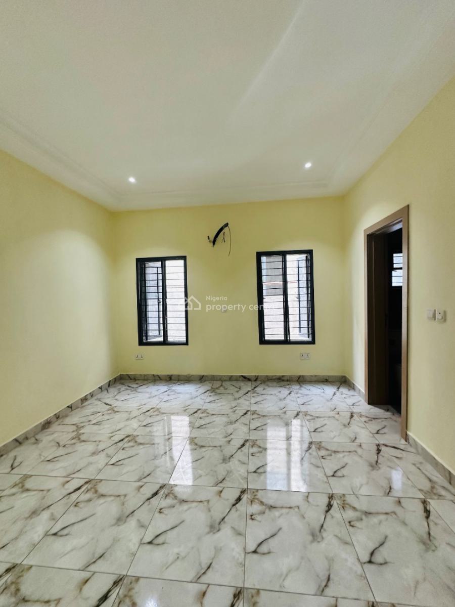 Spaciously Built 4 Bedroom Penthouse with Study, Lekki Phase 1, Lekki, Lagos, Flat / Apartment for Rent