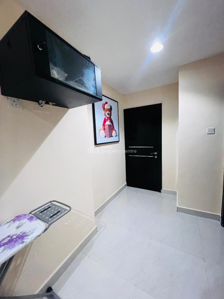 Cozy 3 Bedroom  Penthouse Apartment with an in-house Elevator, Lekki Phase 1, Lekki, Lagos, Flat / Apartment Short Let