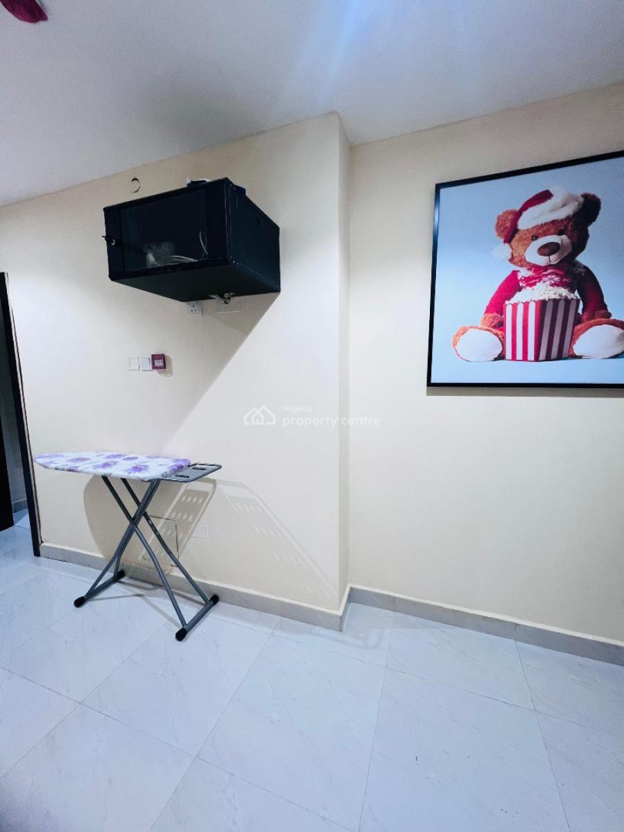 Cozy 3 Bedroom  Penthouse Apartment with an in-house Elevator, Lekki Phase 1, Lekki, Lagos, Flat / Apartment Short Let