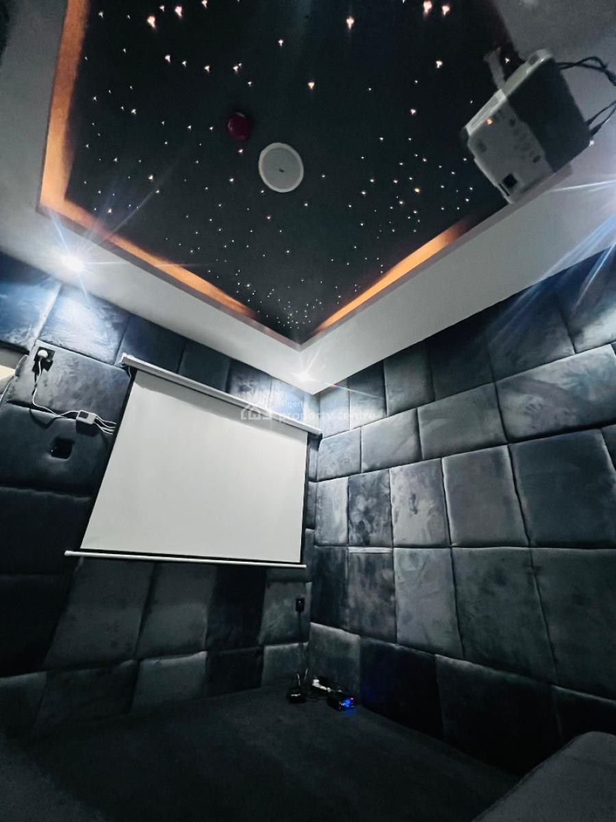 Cozy 3 Bedroom  Penthouse Apartment with an in-house Elevator, Lekki Phase 1, Lekki, Lagos, Flat / Apartment Short Let