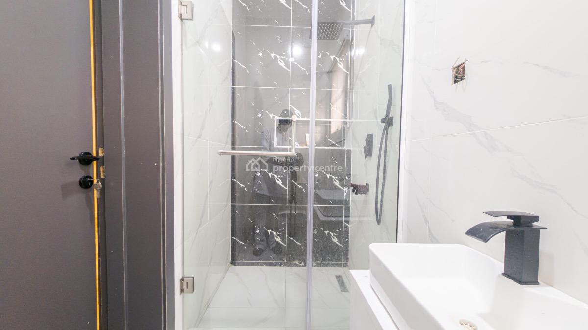 Todays Deal; 4-bedroom Self Compound Duplex with Snooker Now Availab, Lekki Phase 1, Lekki, Lagos, Flat / Apartment Short Let