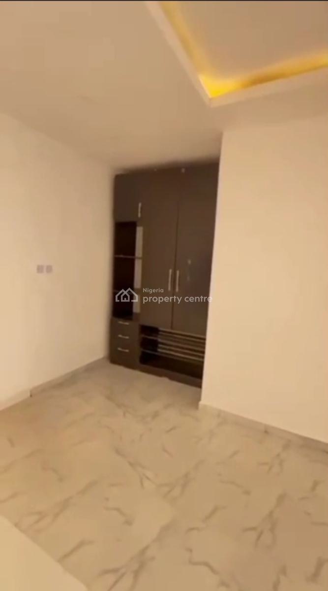 Newly Renovated Spacious Serviced  2bedroom Apartment, Chisco Ikate, Lekki Phase 1, Lekki, Lagos, Flat / Apartment for Rent