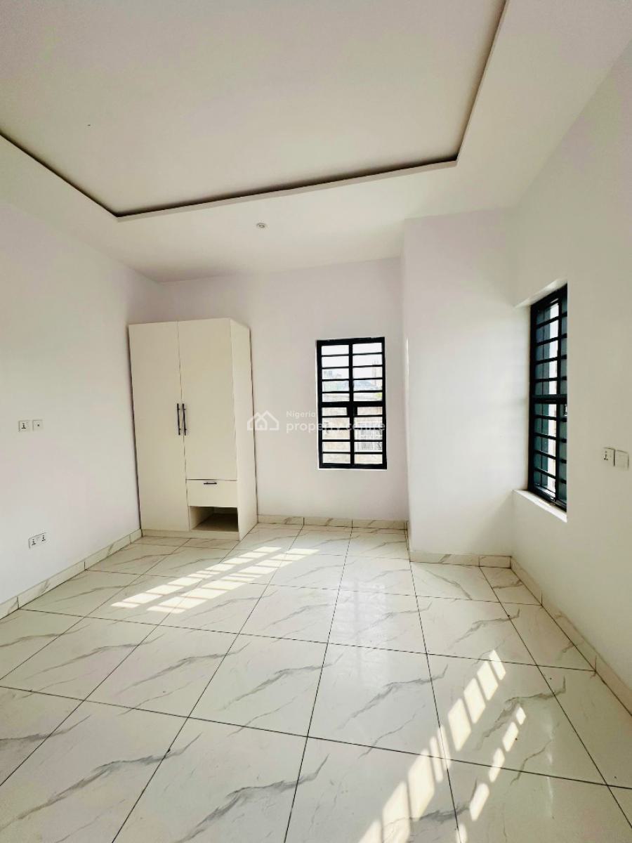 Lovely Built 3 Bedroom Apartment, Surulere, Lagos, Block of Flats for Sale
