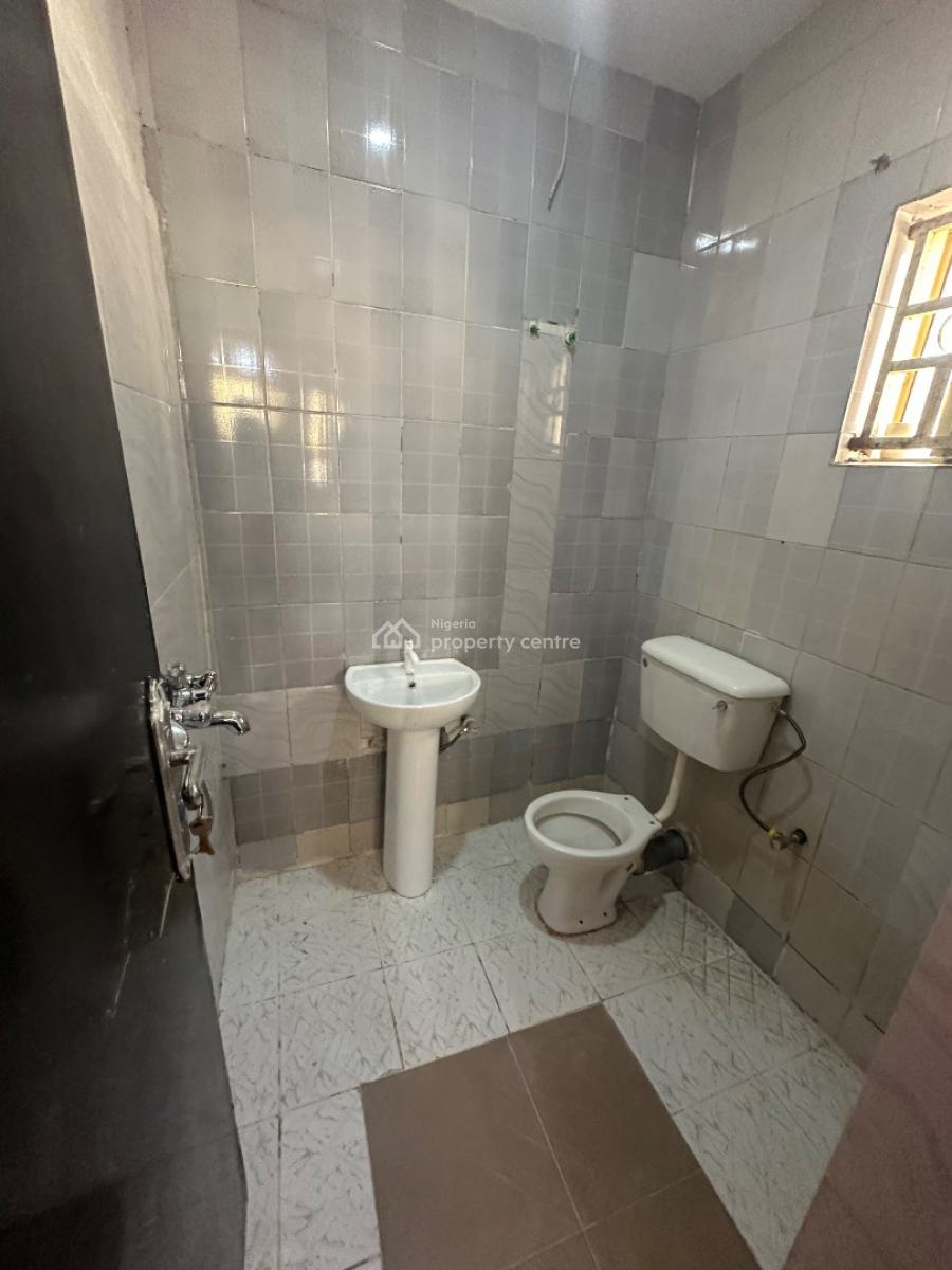 Two Bedroom Apartment in a Decent Environment, 2nd Avenue, Gwarinpa, Abuja, Flat / Apartment for Rent