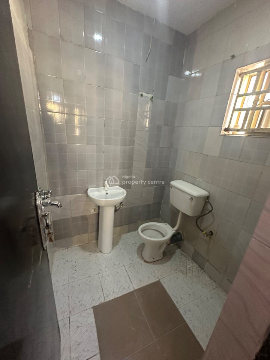 Two Bedroom Apartment in a Decent Environment, 2nd Avenue, Gwarinpa, Abuja, Flat / Apartment for Rent