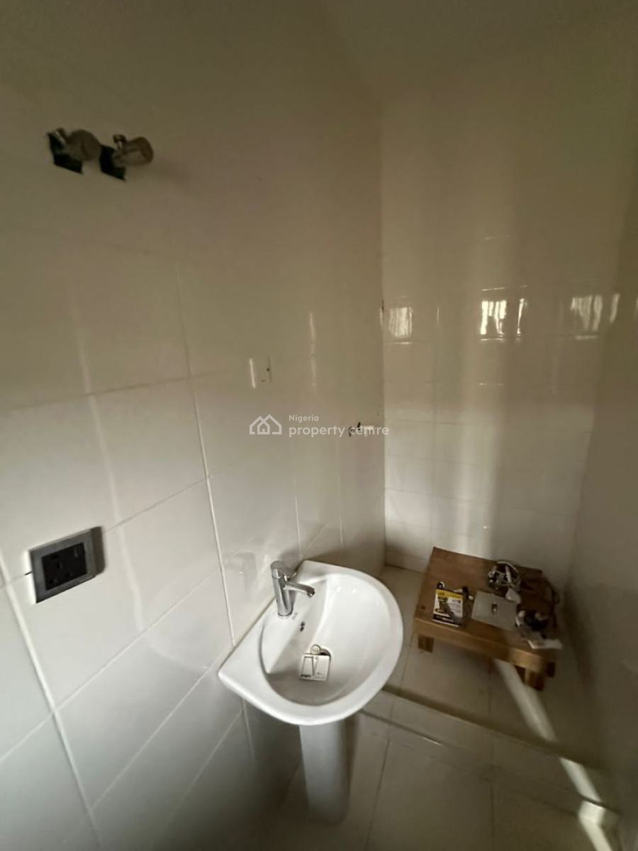 Well Built 3 Bedrooms Flat Apartment, Gilmore, Jahi, Abuja, Flat / Apartment for Sale