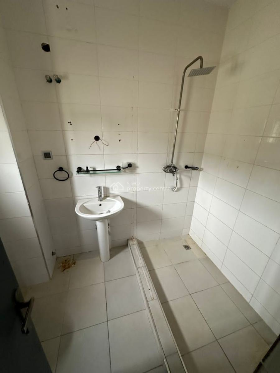 Well Built 3 Bedrooms Flat Apartment, Gilmore, Jahi, Abuja, Flat / Apartment for Sale