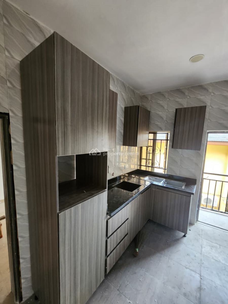 Tastefully Renovated Lovely Newly Renovated 3 Bedroom Flats, Off Falolu Street Surulere Lagos, Surulere, Lagos, Flat / Apartment for Rent