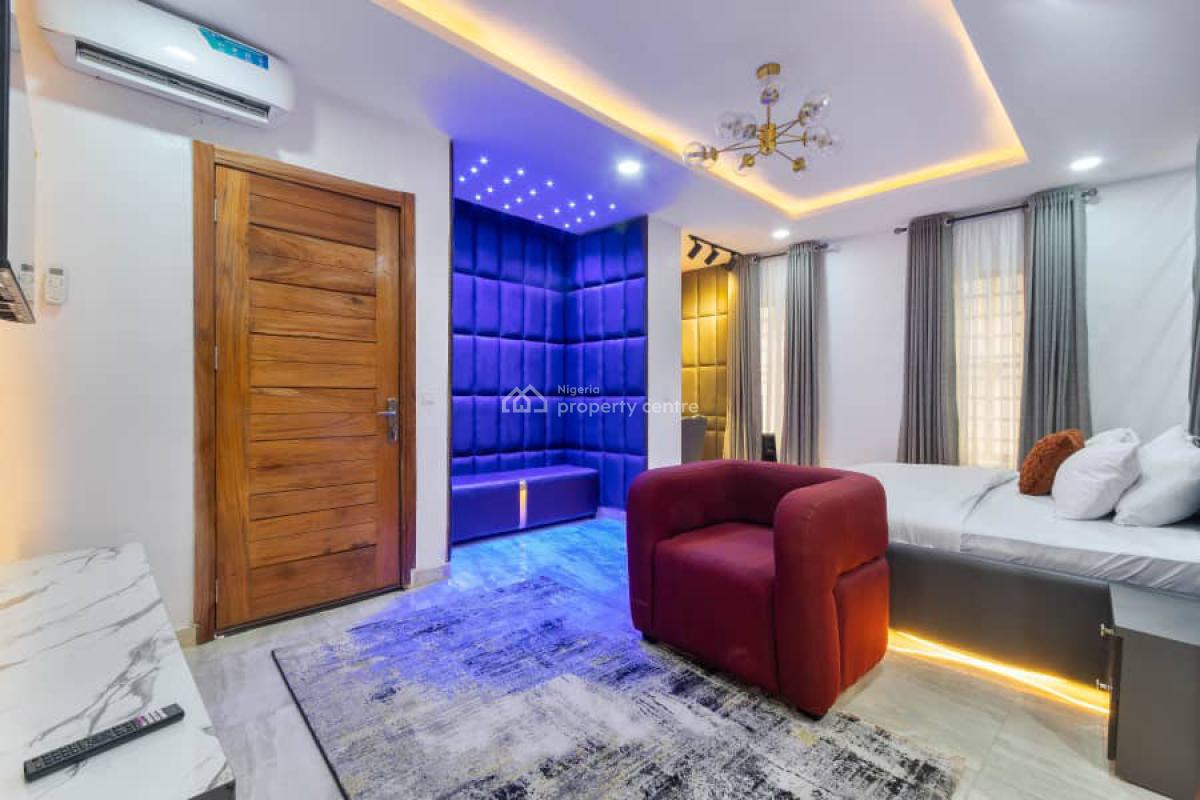 Tastefully Furnished 3 Bedroom Apartment, Lekki Phase 1, Lekki, Lagos, Flat / Apartment Short Let