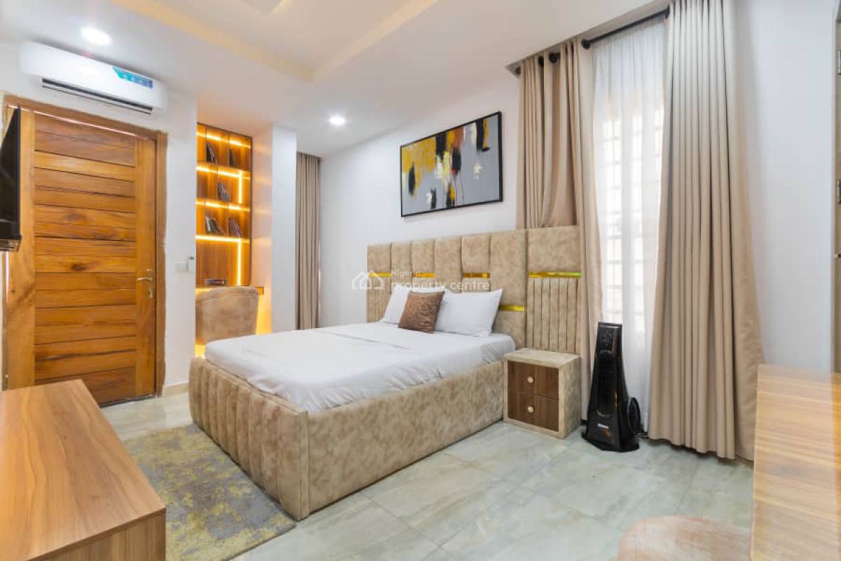 Tastefully Furnished 3 Bedroom Apartment, Lekki Phase 1, Lekki, Lagos, Flat / Apartment Short Let