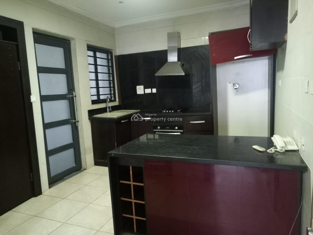 Lovely 3 Bedroom Apartment, Off Admiralty, Lekki Phase 1, Lekki, Lagos, Flat / Apartment for Rent
