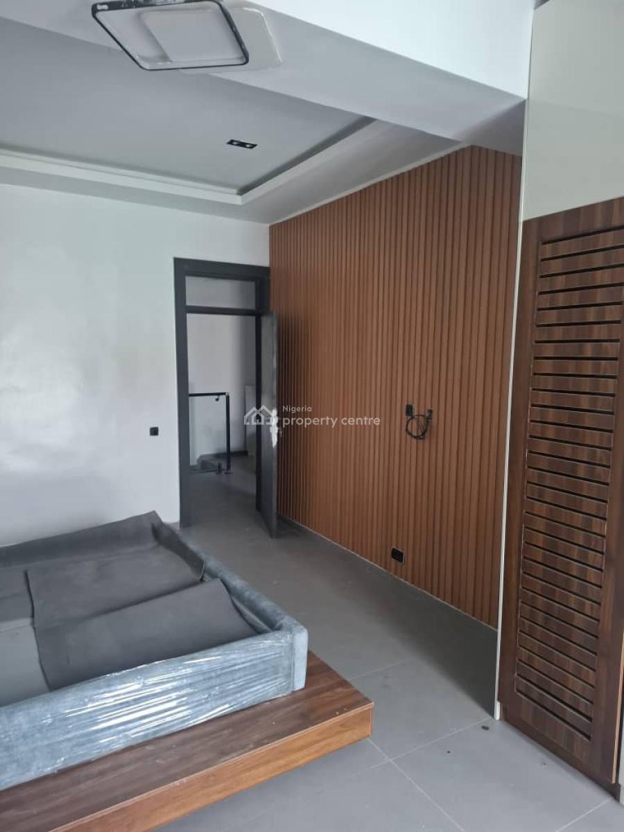 2 Bedrooms Maisonette with 1room Bq Available, Bourdillion, Ikoyi, Lagos, House for Rent