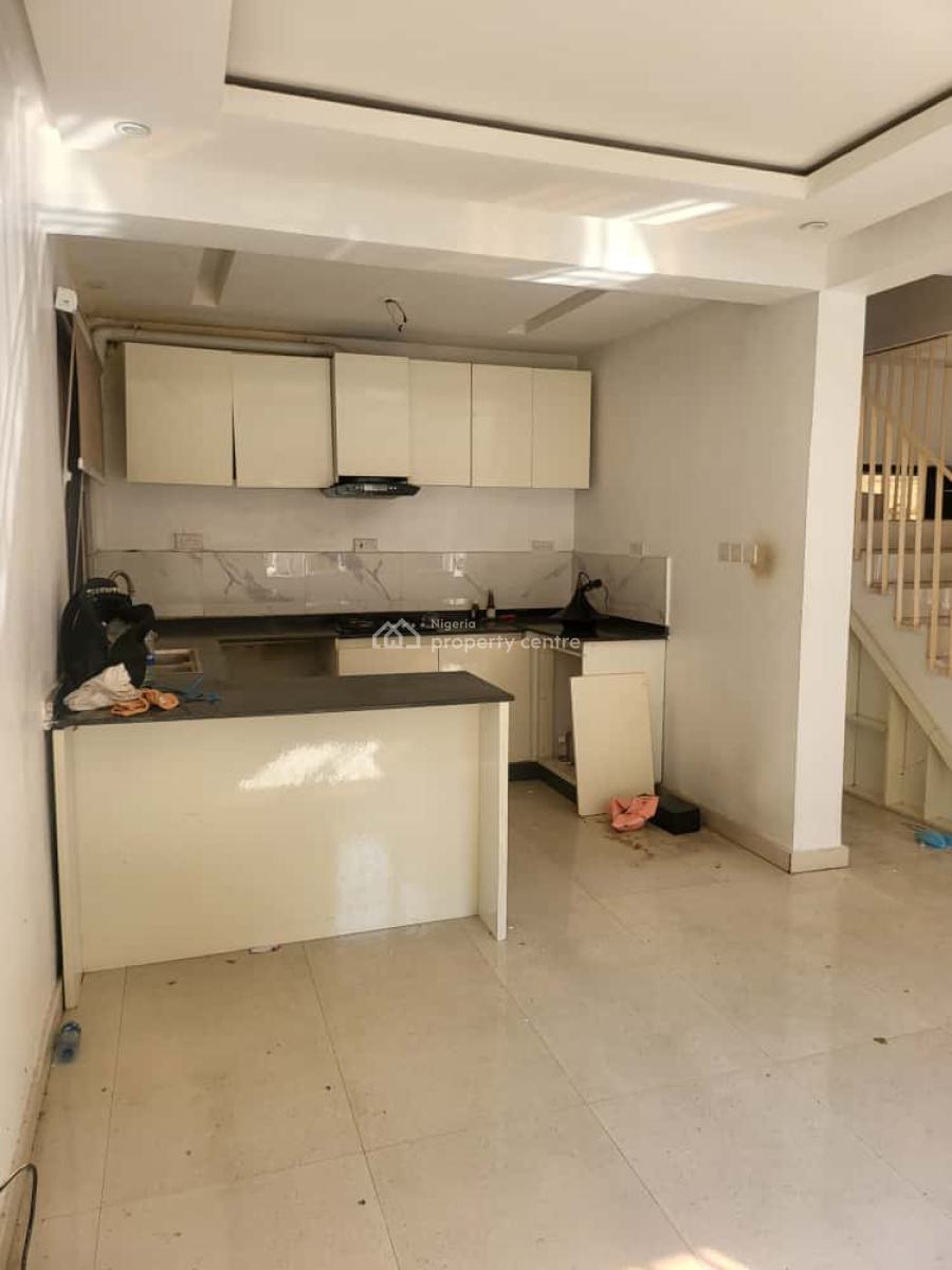 2 Bedroom Maisonette Duplex with Swimming Pool & Gym, Lekki Phase 1, Lekki, Lagos, Flat / Apartment for Rent
