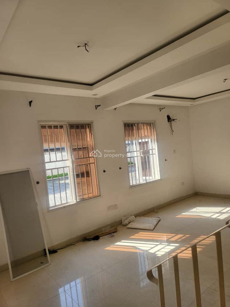 2 Bedroom Maisonette Duplex with Swimming Pool & Gym, Lekki Phase 1, Lekki, Lagos, Flat / Apartment for Rent