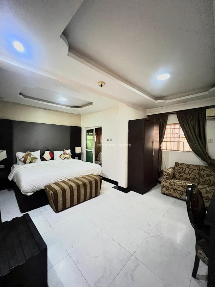 Well Maintained 17 Rooms Hotel with Pool and Lounge, Lekki Phase1, Lekki, Lagos, Hotel / Guest House for Rent