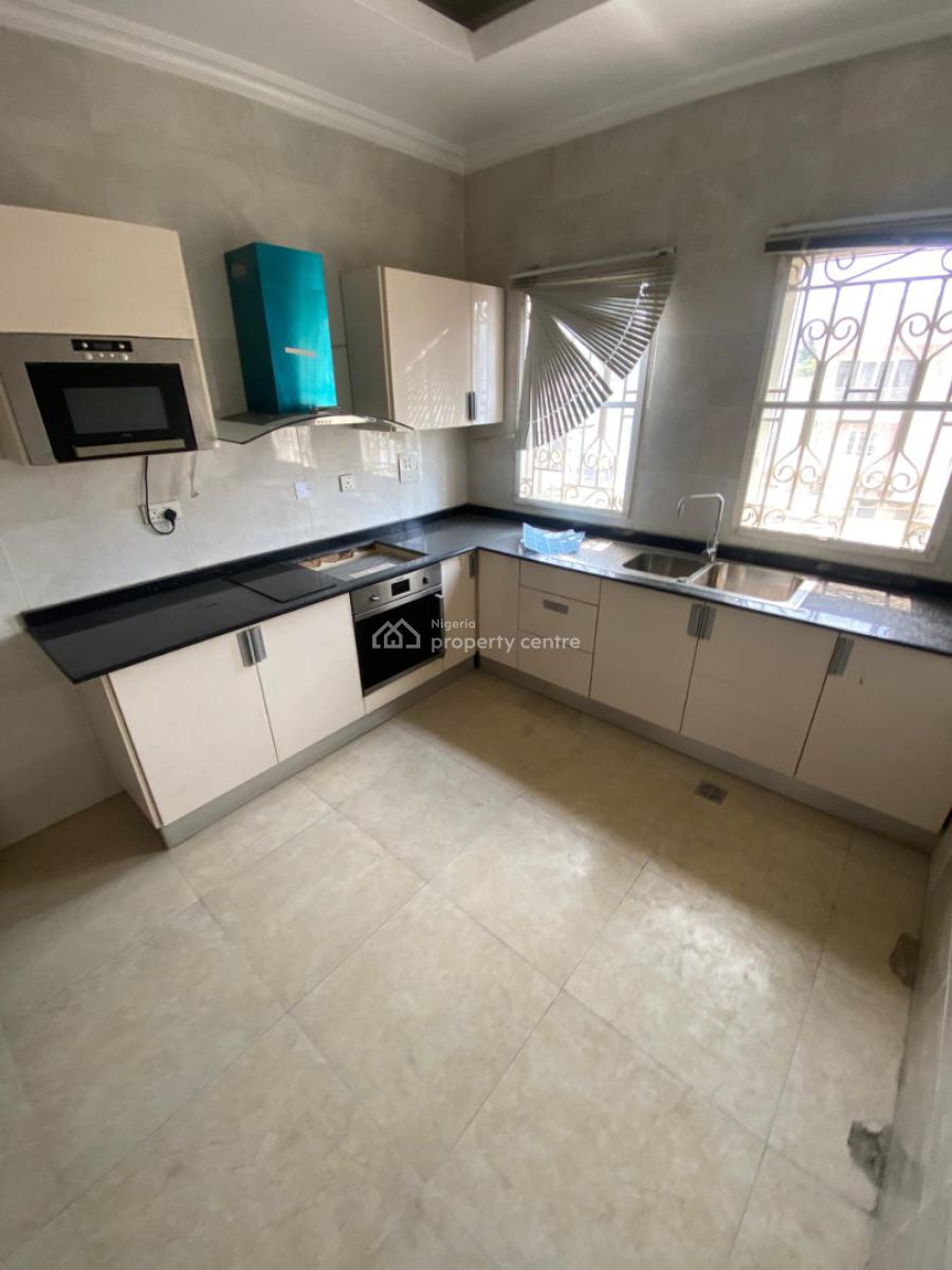 Three (3) Bedroom Flat in Lekki Phase 1, Lekki Phase 1, Lekki, Lagos, Flat / Apartment for Rent