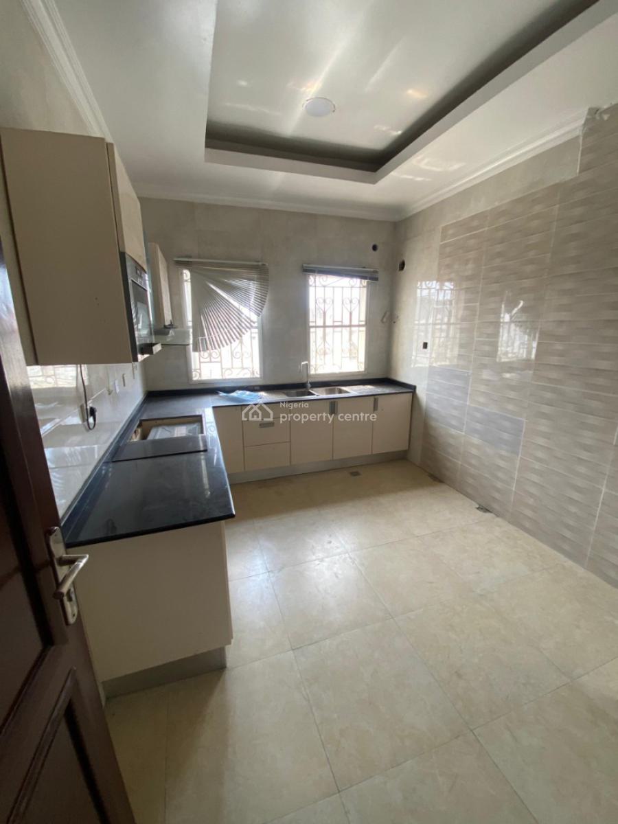 Three (3) Bedroom Flat in Lekki Phase 1, Lekki Phase 1, Lekki, Lagos, Flat / Apartment for Rent