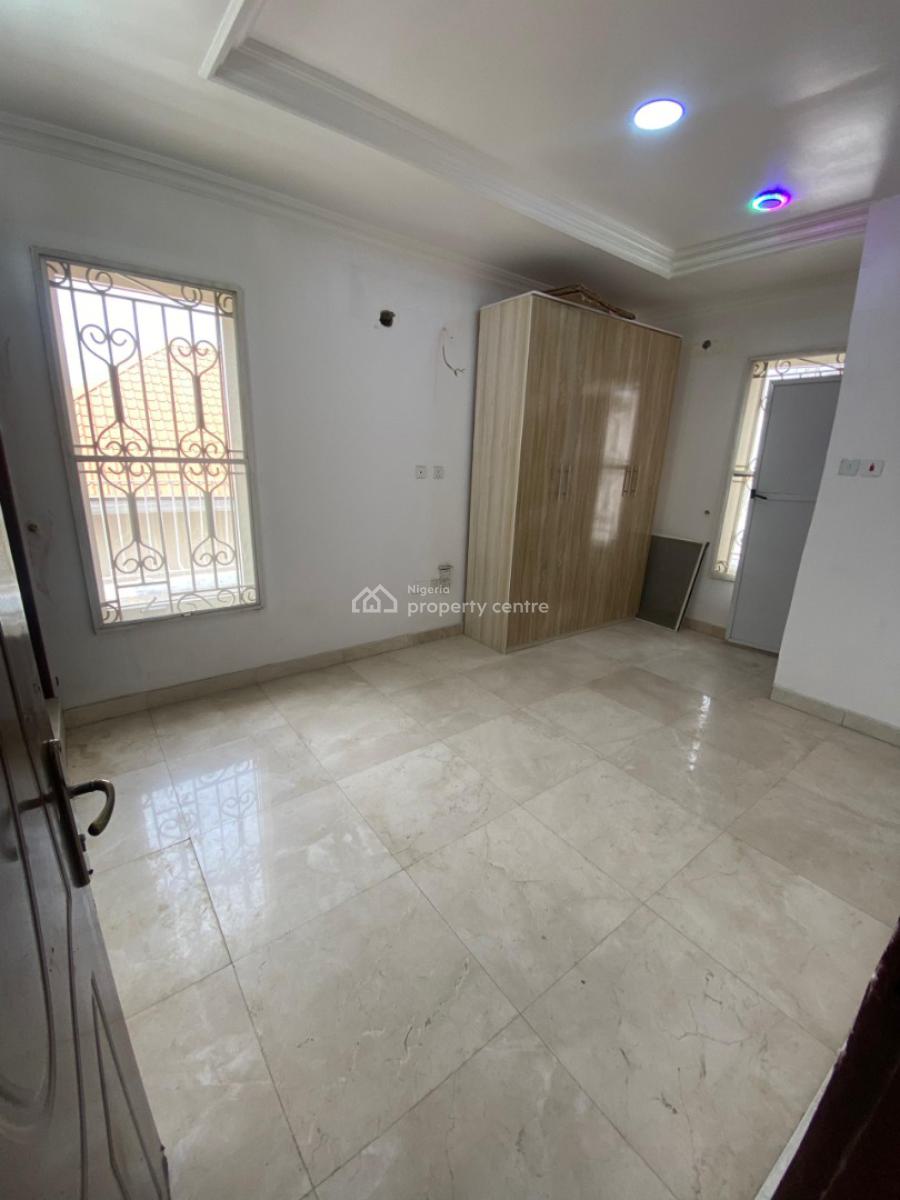 Three (3) Bedroom Flat in Lekki Phase 1, Lekki Phase 1, Lekki, Lagos, Flat / Apartment for Rent