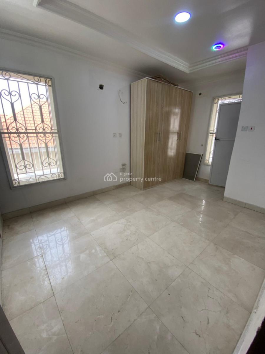 Three (3) Bedroom Flat in Lekki Phase 1, Lekki Phase 1, Lekki, Lagos, Flat / Apartment for Rent