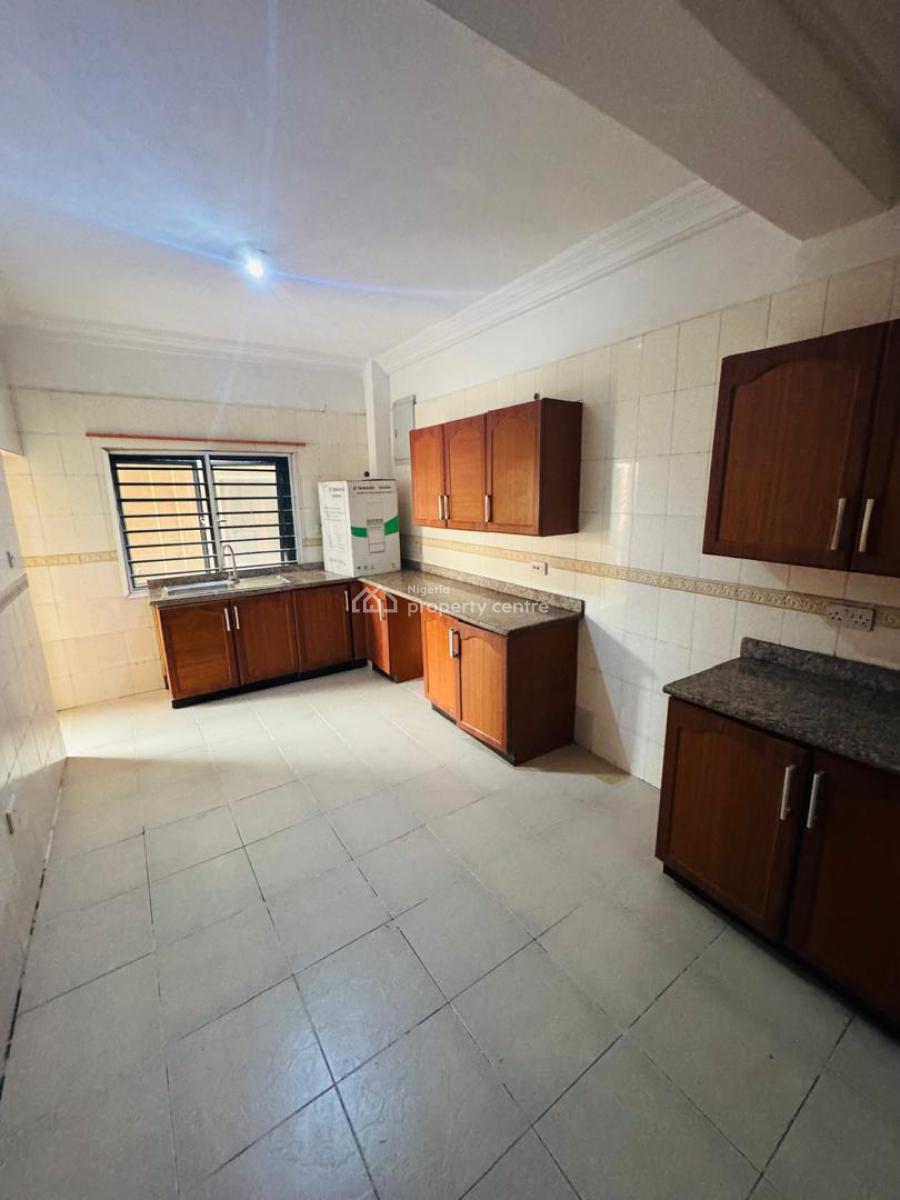 Spacious Well Maintain 2 Bedroom Apartment with Bq Comes Acs, Off Dutosimi Etti, Lekki Phase 1, Lekki, Lagos, Flat / Apartment for Rent