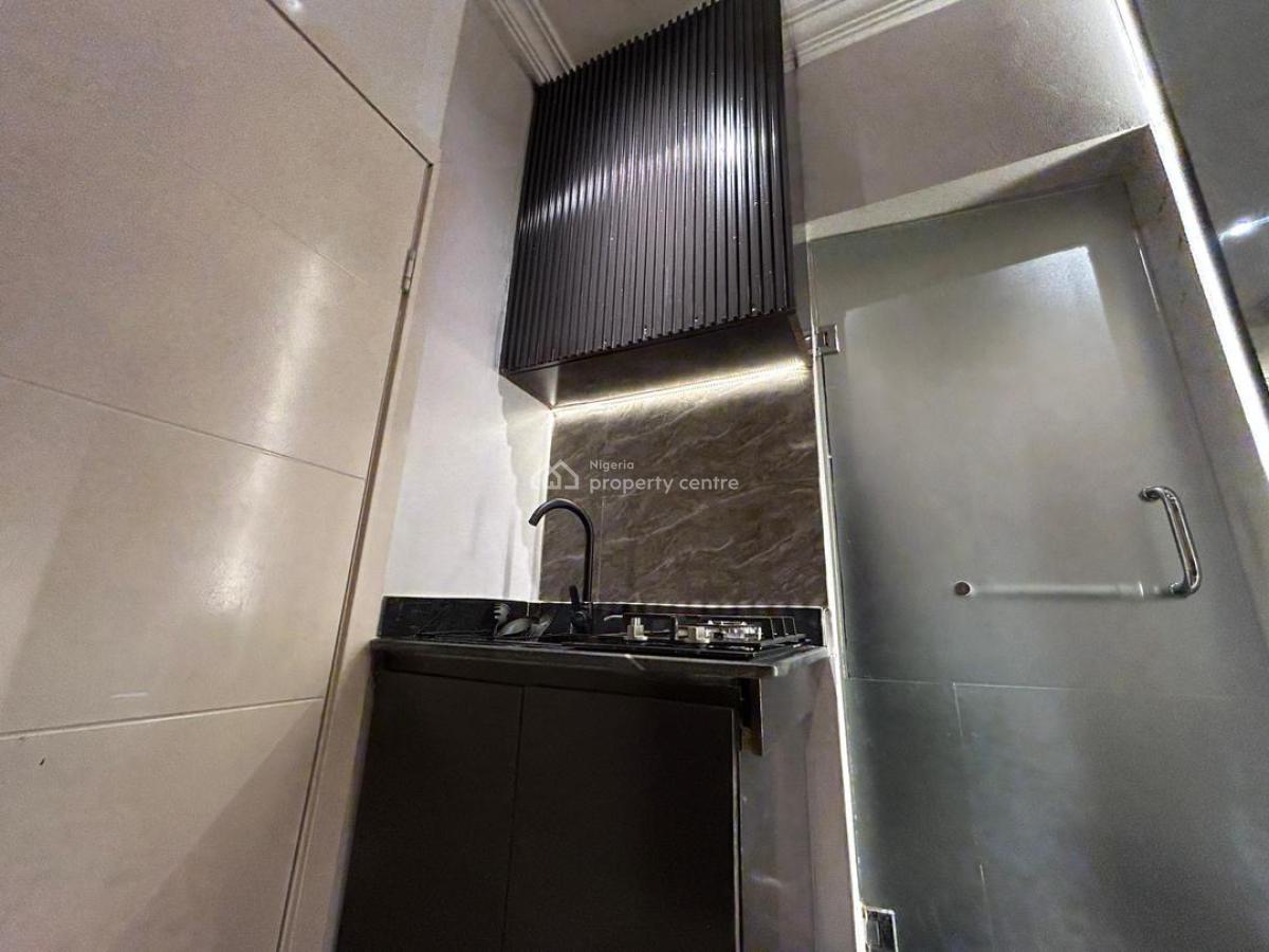 Stylish and Well-furnished 3 Bedroom Apartment, Lekki Phase 1, Lekki, Lagos, Flat / Apartment Short Let