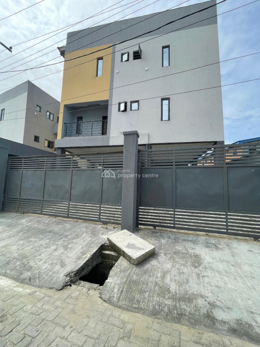 Exquisite 2 Bedroom Apartment in a Well Secured Environment., Ologolo, Lekki, Lagos, House for Sale