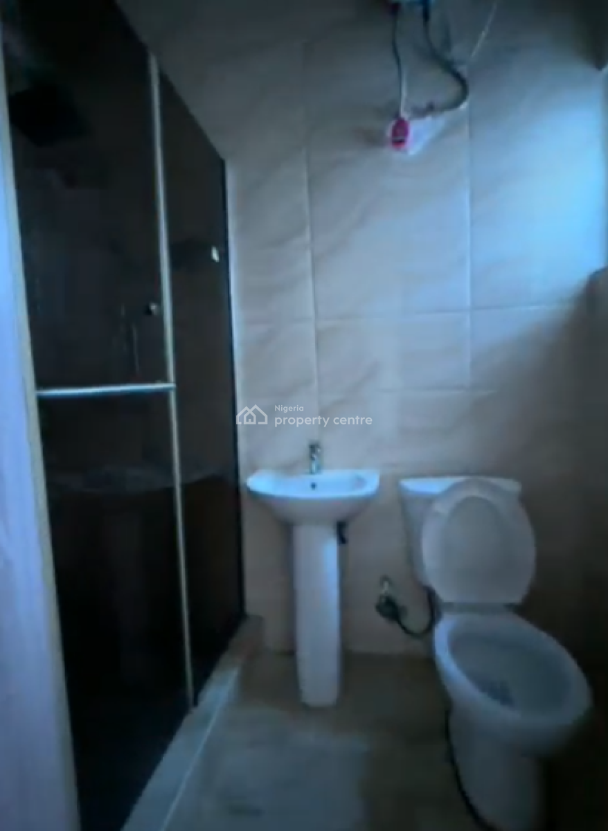 Room Upstairs with Ac, Orchid Rd, Lekki Phase 2, Lekki, Lagos, Flat / Apartment for Rent