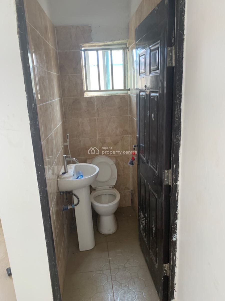 Office/shop Space on The Second Floor, Gark 2 District, Abuja, Garki, Abuja, Shop for Rent