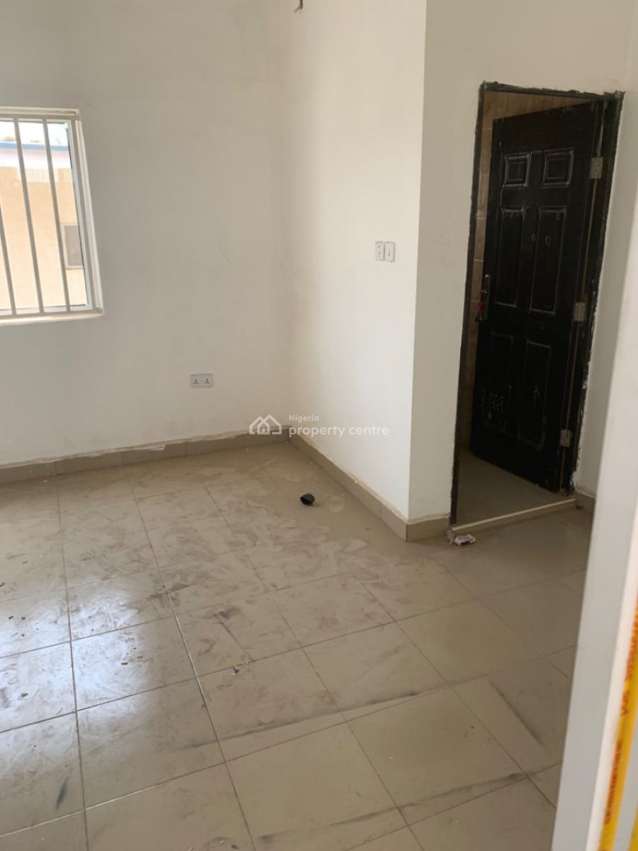 Office/shop Space on The Second Floor, Gark 2 District, Abuja, Garki, Abuja, Shop for Rent