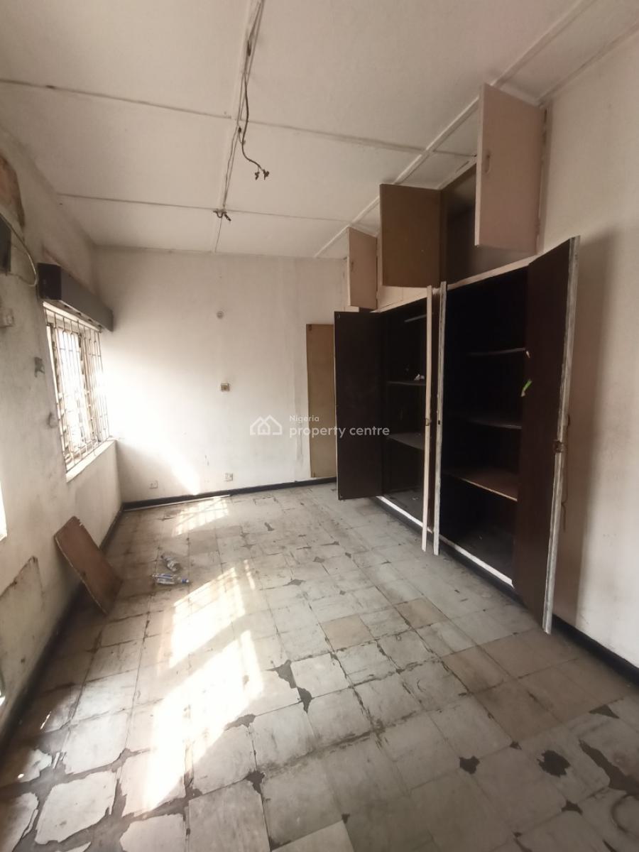 Decent Spacious 5 Bedroom Semi Detached Duplex with Bq, Ilupeju, Lagos, Semi-detached Duplex for Rent