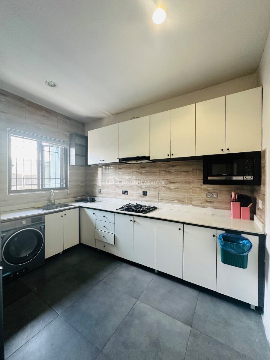 Nicely Built 2 Bedroom Apartment, Lekki Phase 1, Lekki, Lagos, Flat / Apartment Short Let