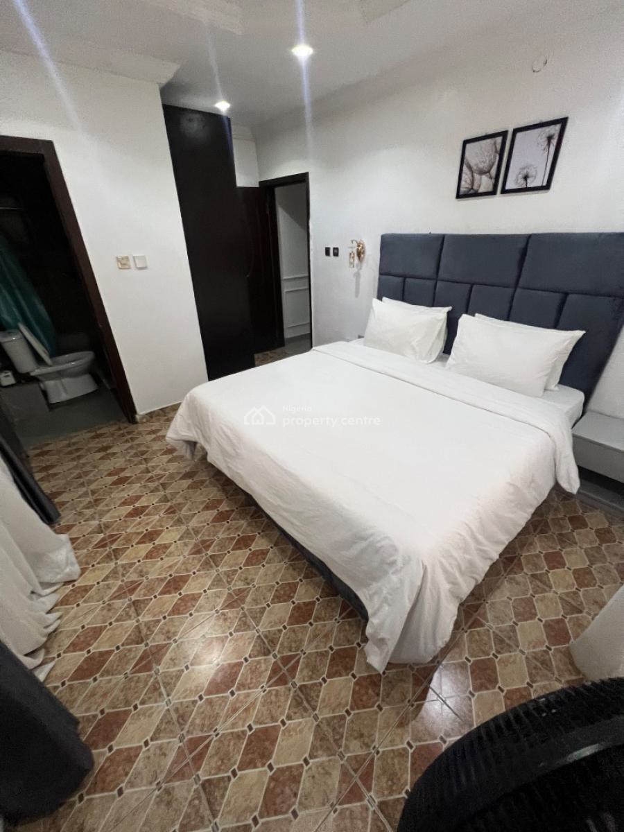 Serviced Luxury 3-bedroom Apartment with Steady Electricity, Lekki Phase 1, Lekki, Lagos, Flat / Apartment for Rent