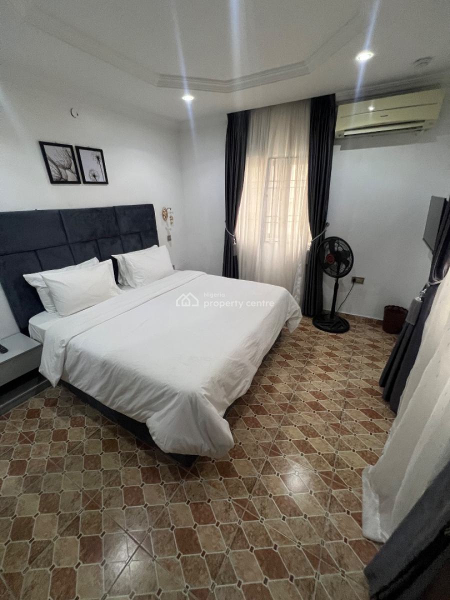 Serviced Luxury 3-bedroom Apartment with Steady Electricity, Lekki Phase 1, Lekki, Lagos, Flat / Apartment for Rent
