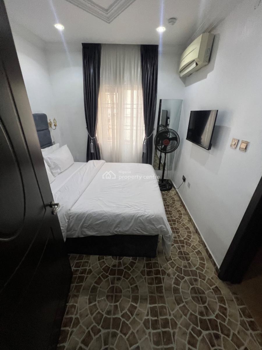 Serviced Luxury 3-bedroom Apartment with Steady Electricity, Lekki Phase 1, Lekki, Lagos, Flat / Apartment for Rent