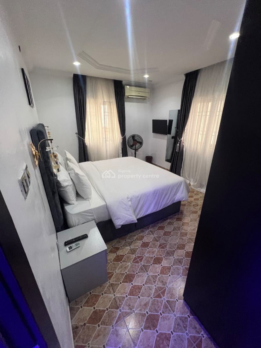 Serviced Luxury 3-bedroom Apartment with Steady Electricity, Lekki Phase 1, Lekki, Lagos, Flat / Apartment for Rent