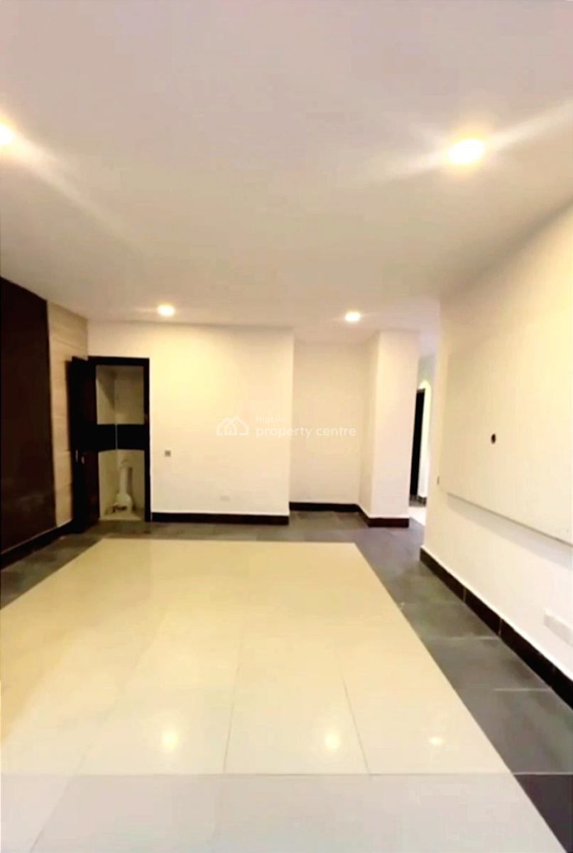 Clean Standard Ensuit 2 Bedroom Spacious Apartment Upstairs, Lekki Right Hand Side (rhs), Lekki Phase 1, Lekki, Lagos, Flat / Apartment for Rent