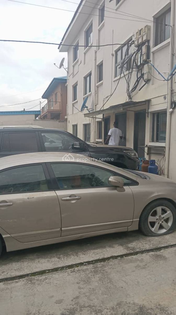 Well Maintained 3-bedroom Apartment, Mende, Maryland, Lagos, Flat / Apartment for Sale