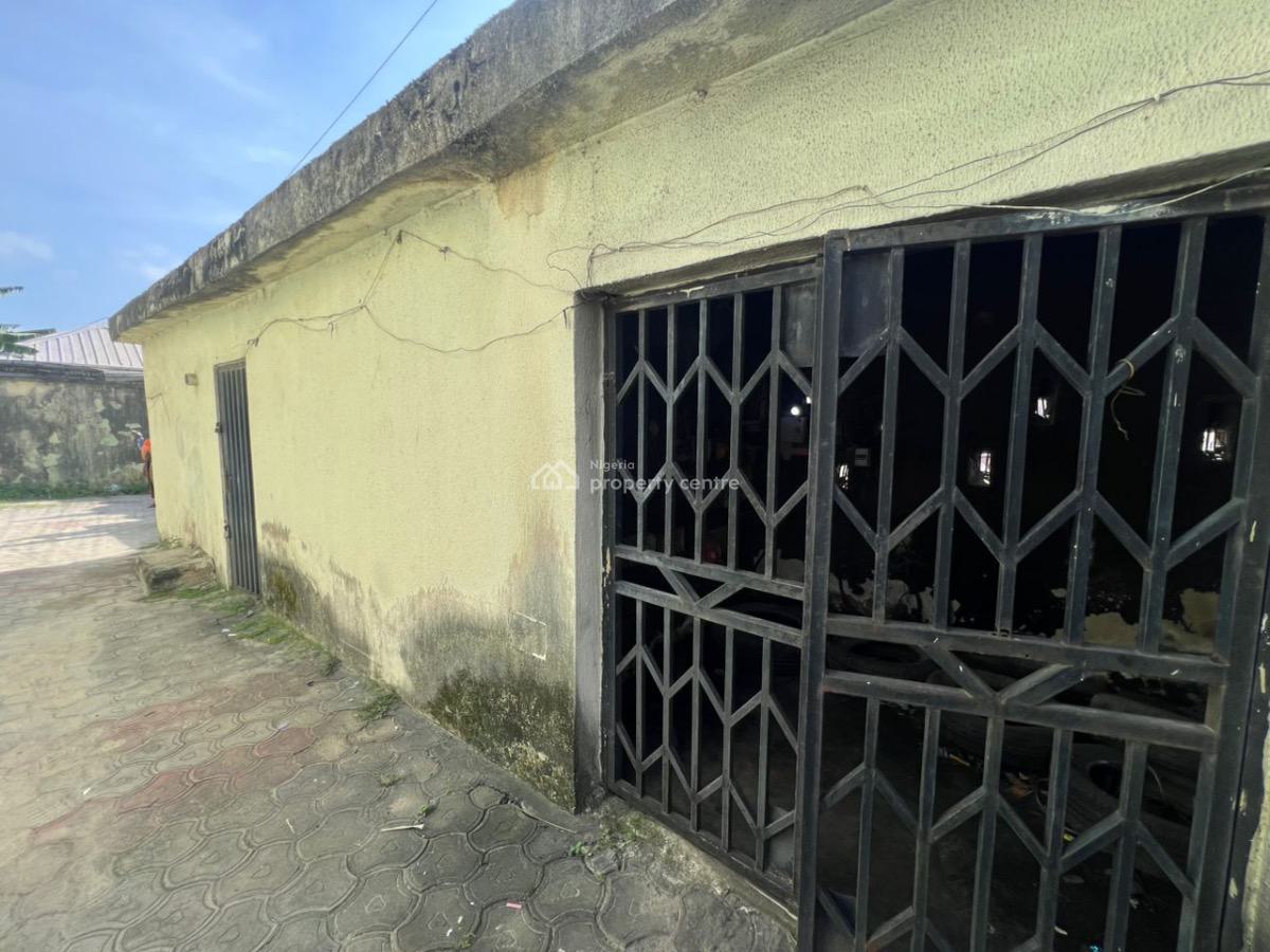 Distress 6 Bedroom Flat, Sangotedo, Ajah, Lagos, Block of Flats for Sale
