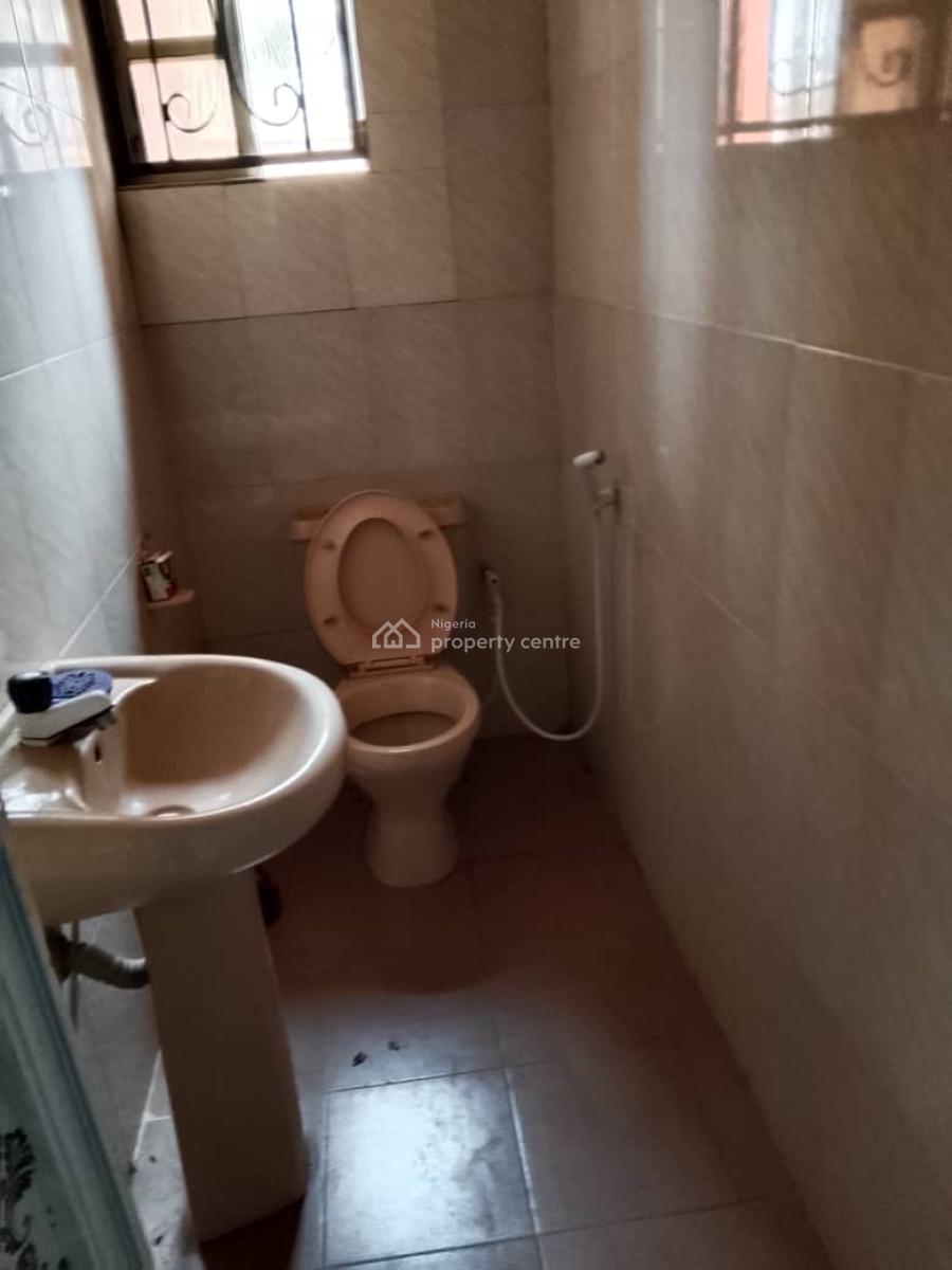 3 Bedroom Flat, Felicia Street Olowoira Via Omole Phase 2, Olowora, Magodo, Lagos, Flat / Apartment for Rent